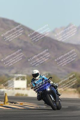 media/Oct-30-2025-Racers Edge (Thu) [[dabbdaf680]]/3-B Group/Session 2 (Turn 14)/